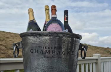 The Blue Lagoon 2 bedroom lodge with hot tub - Foto 21