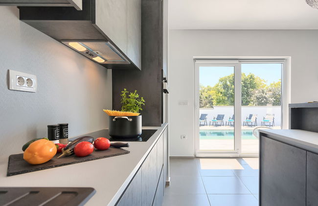 Ella Premantura - Foto 11