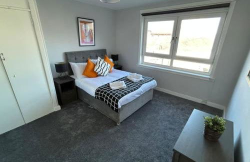 3-Bed Apartment Central Greenock - Photo 4