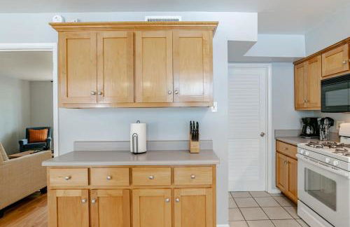 Private Pool & Yard Mins to Dining & University - Foto 39