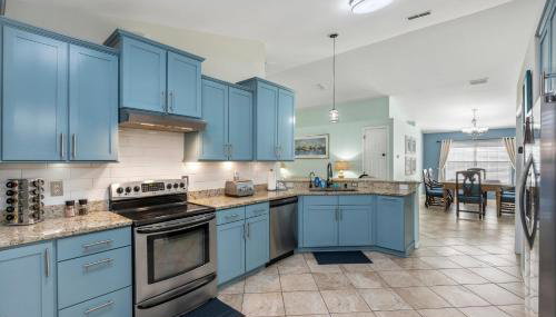 Beautiful Pet Friendly Home! Tropical Pool, Optional Golf Cart & Pool Heat, Minutes to Beach - Foto 5