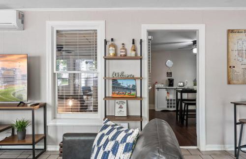 Cozy & Updated Unit in the Heart of the Highlands - Foto 21