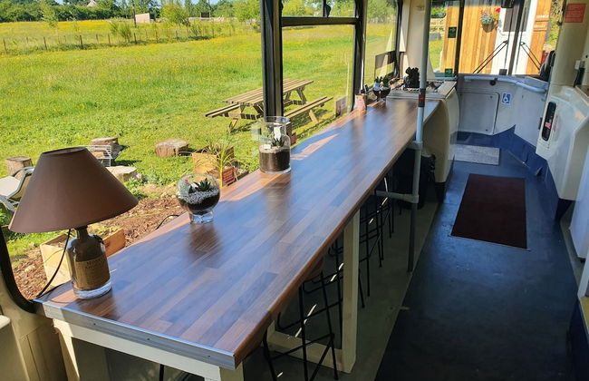 Double Decker Bus on an Alpaca Farm Sleeps 8 - Foto 12