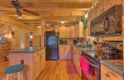 Lake Lure Log Cabin with Grill, Near Hiking! - Foto 8