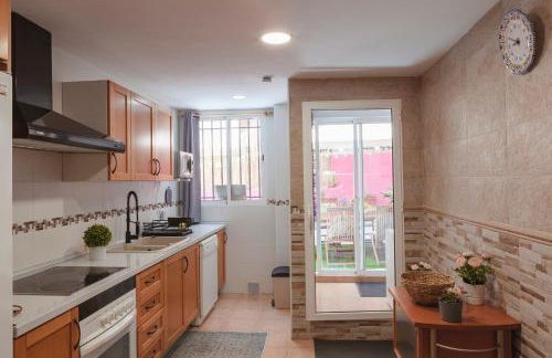 Luxury Artistic Digital Nomad 2 Bedroom w/Terrace - Photo 13