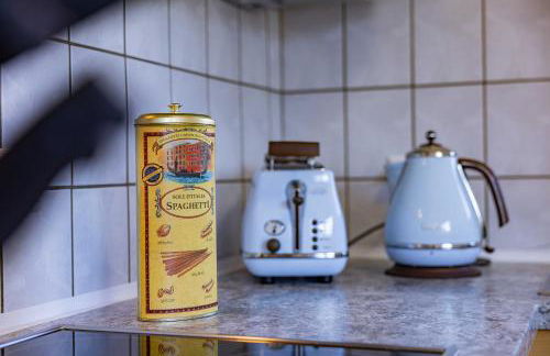 Charmante Wohnung -Altes Kino- 2SZ-2Bad-Terrasse-Netflix - Foto 21