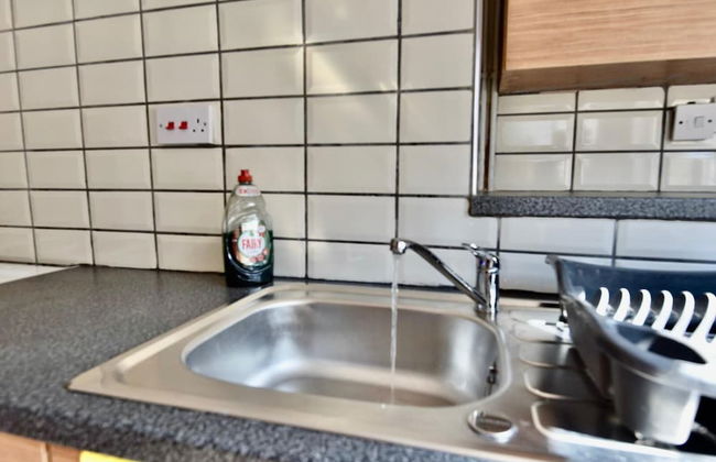 Cheer full 4 Bedroom House Train Station - Foto 30