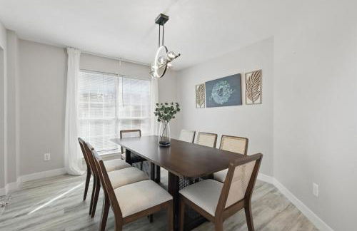 4BD Tropical Pool Oasis with a Game Room - Photo 9