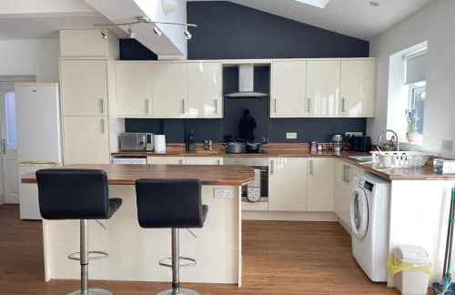 Spacious 3 bed with driveway - Foto 7