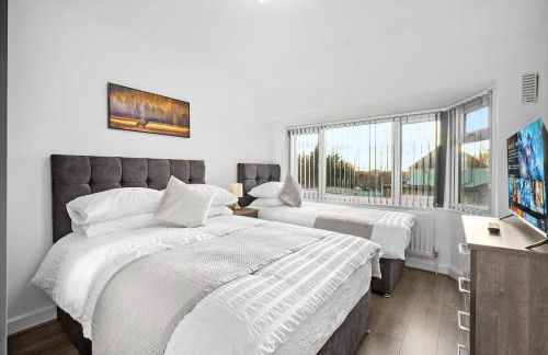 Marcot House Modern 5 bedroom house Solihull 10 mins drive from bhx & nec private off road parking - Foto 20