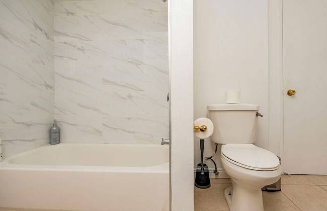 Serene Retreat & Modern Comforts in Rowland Heights - Foto 36