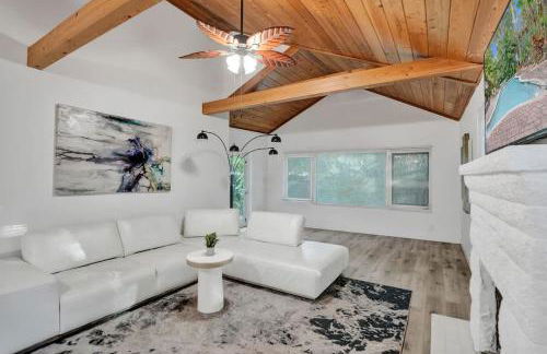 Tropical Oasis 2BR House w Pool - Foto 1