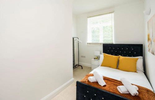 Where Style & Convenience Combine- Photo ID Required - Foto 21