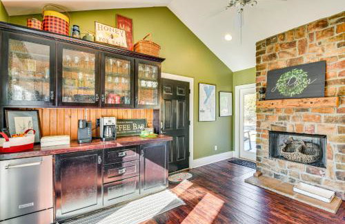 Historic Farmhouse with Modern Amenities and Hot Tub - Foto 11