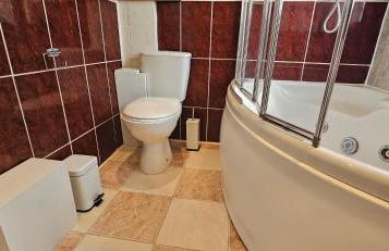 Spacious Home Near Wembley, Free Parking, Close to Tube, Garden - Photo 14