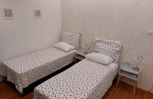 Homey 1 bedroom Apt 5 min Walk to Split Old Town & Bacvice Beach - Photo 24