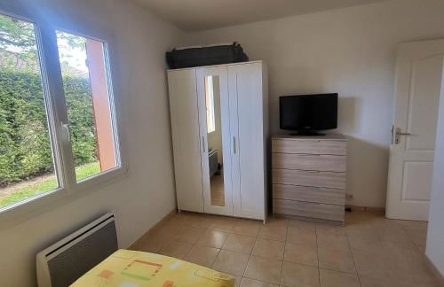 2025 Reno 2-Bed Escape w pool Min to GolfCources - Foto 25