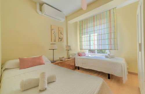 Amplio piso de 100m2 con 3 hab, wifi rápido, AC - Photo 13