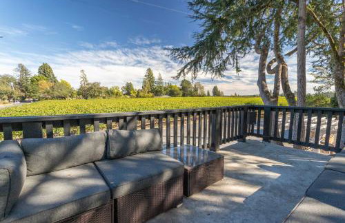Relaxing 3BR Home with Vineyard View Rooftop Deck and Game Room - Foto 2