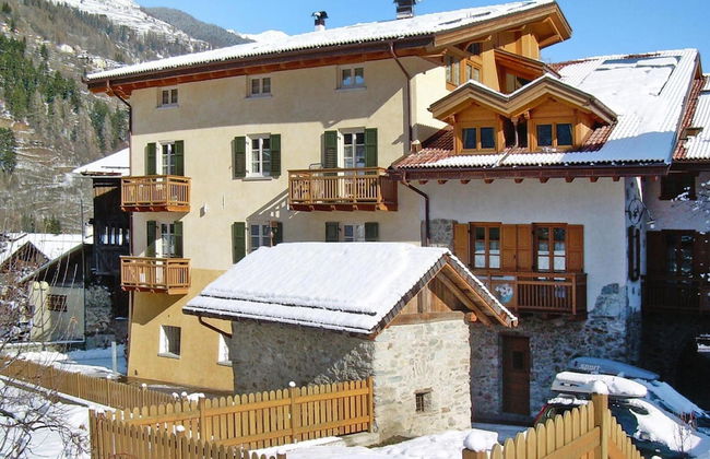 Apartment in Pellizzano - Photo 1