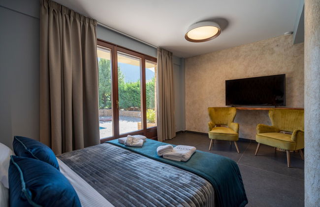 Evritos Villas & Suites with Pool - Photo 46