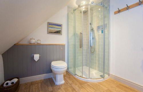 STABLES Stylish comfortable peaceful cottage with parking and outdoor space - Photo 16