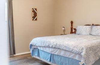 Rest Easy Retreat - 2BR Near SHSU - Pool - WiFi - Free Parking - Foto 75