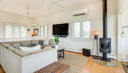 Elegant Gloucester Beach Getaway with Ocean Views! - Foto 5