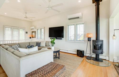 Elegant Gloucester Beach Getaway with Ocean Views! - Foto 5