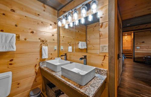 The Overlook - '21 Cabin - Gorgeous Unobstructed Views - Fire Pit Table - GameRm - HotTub - Xbox - Lots of Bears - Foto 40