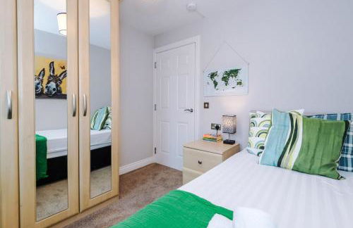 Charming Townhome Retreat, close to Manchester - Photo 11