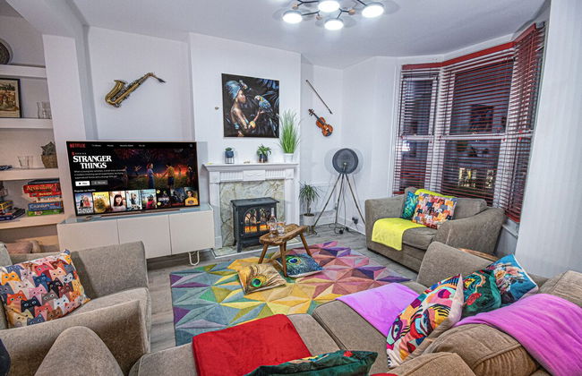 Stylish Super Central Modern Townhouse Retreat - Photo 17