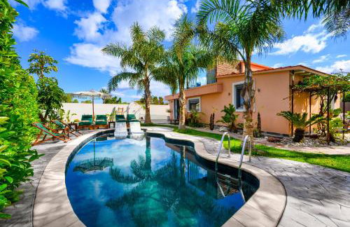 Antonakis Villa Secret Pool & Hot Tub Hideaway - Photo 13