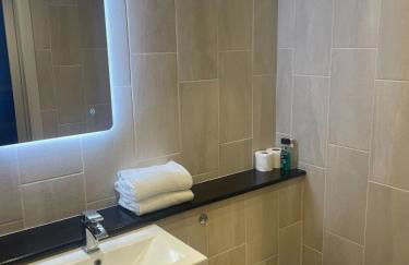 1 Bed Apt - Balcony - City View - Great Location - Foto 13