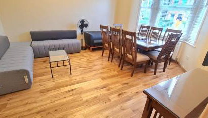 London Luxury 3 bedroom flat, 2 bathrooms, Living Room, free parking, 4 mins to station, garden - Foto 2