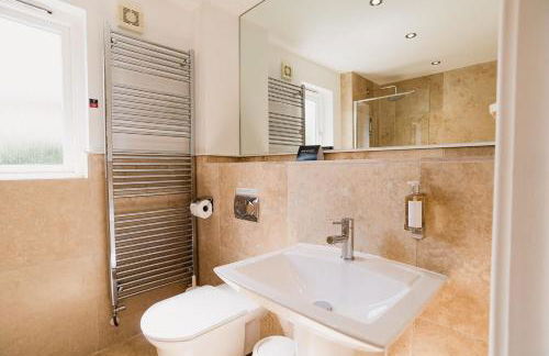 Trewhiddle Retreat V10 by Together Travel - Luxury 4-Bedroom Villa - Foto 39