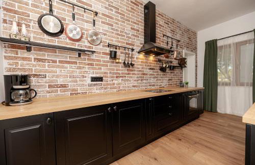 Villa Pietro with a heated Saltwater pool - Photo 30