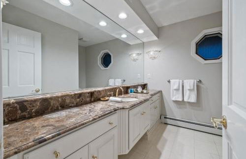 Huge Retreat w Alaska King, Pool & Jacuzzi Tub Indoor - Foto 70