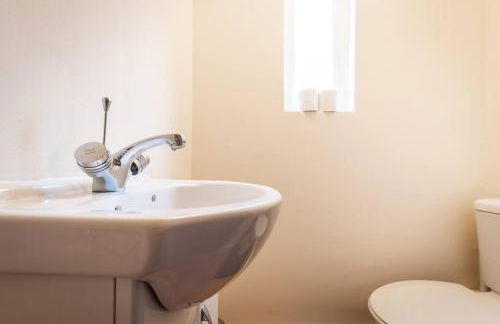 Spacious and Comfortable Home - Foto 11