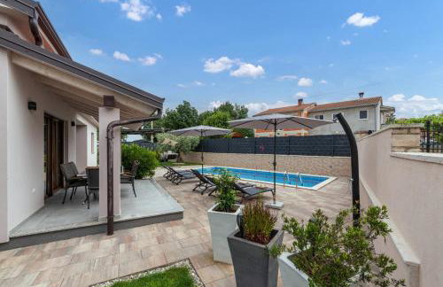Villa Ajlin with Private Pool - Foto 40