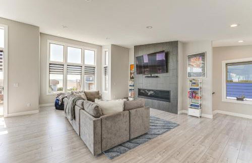 Sleek Ferndale Home with Ocean and Mountain Views! - Photo 5