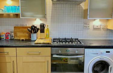 Mayflower 3 Bedrooms House 7 Beds 2 Showers Off Road Parking - Foto 4