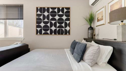 Stay Portland - Modern Portland Studio - Food Carts & Local Shops - Photo 2