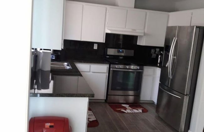 Coalinga Embassy - Photo 6