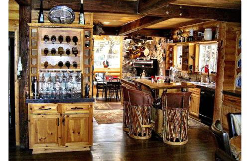 Grand Rustic Cabin Rental with Private Hot Tub near Escondido, California - Foto 11