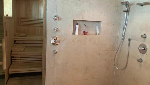Wellness-Oase mit Wasserblick, Pool, Sauna & Fitnessbereich - Foto 3