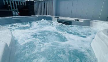 Evergreen Lodge with Hot Tub - Foto 3