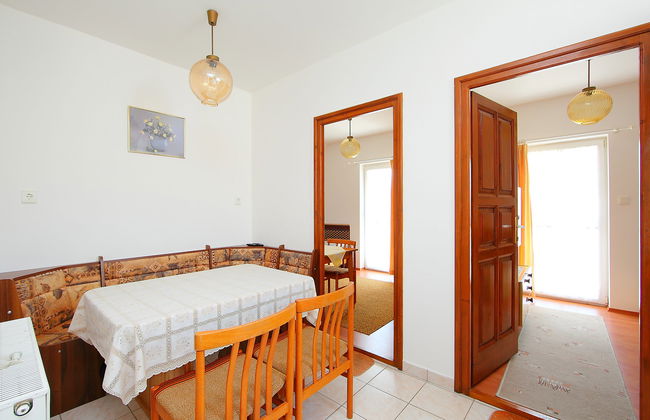 7 bedroom House in Balatonszárszó with garden and terrace - Photo 12