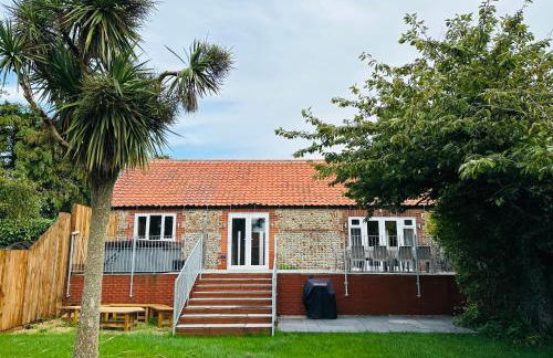 Bromholme Cottage Bacton - Sleeps 10, hot tub, close to beach - Photo 14