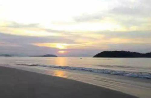 Prainha de Mambucaba, próxima do mar - Photo 3